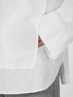 Blusen * Oska Damenbluse mit aufgesetzter Tasche Weiß
