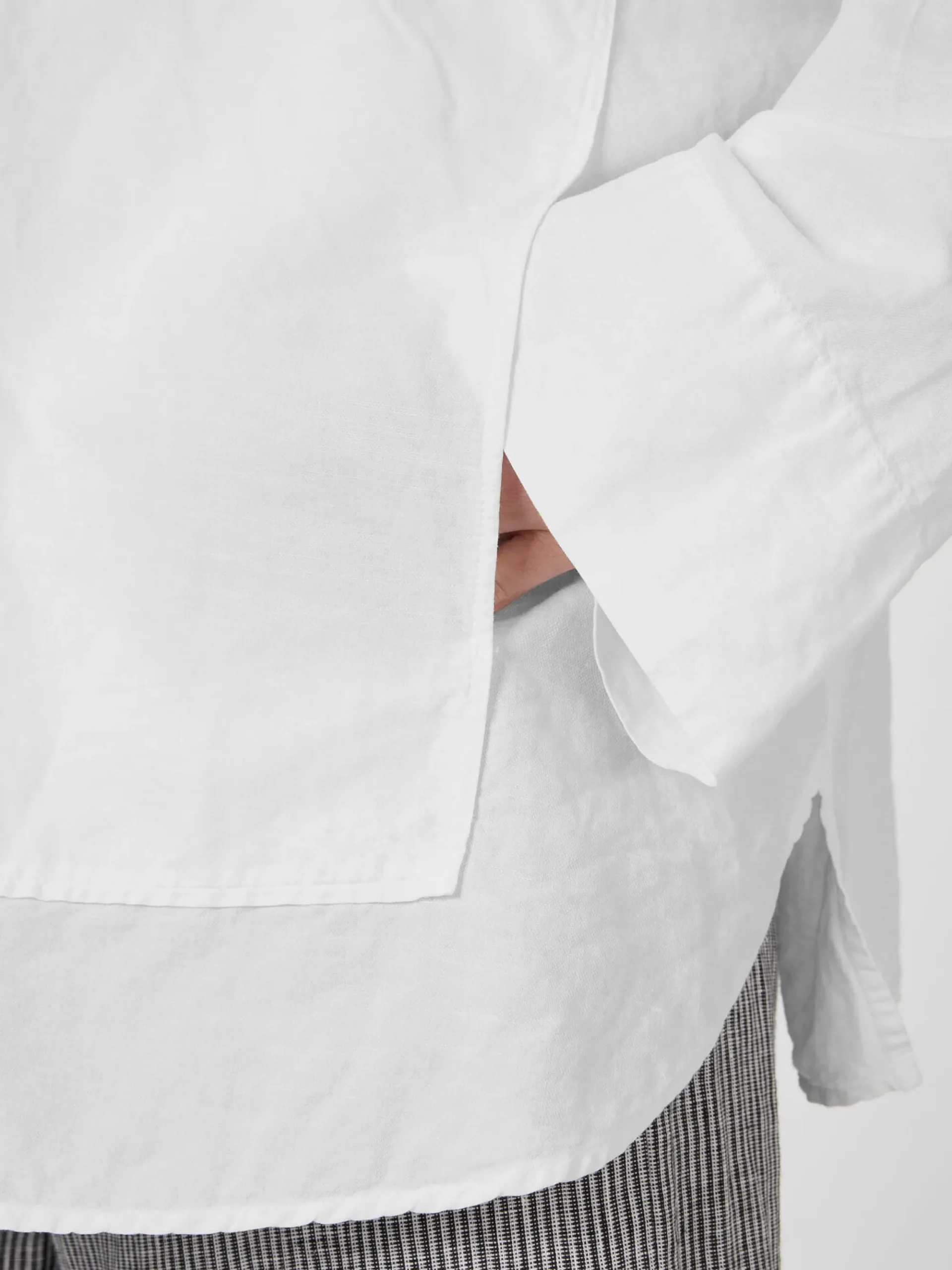 Blusen * Oska Damenbluse mit aufgesetzter Tasche Weiß