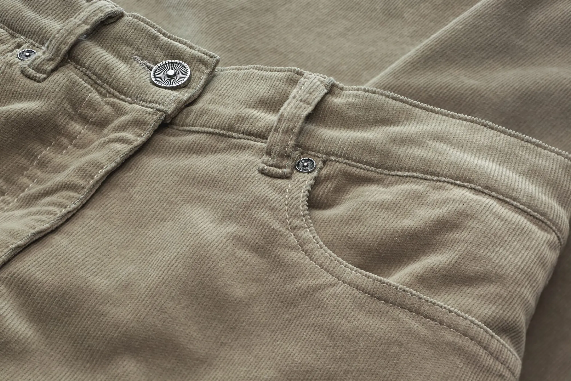Hosen * Manufactum Damen-Cordhose schmales Bein Mittelgrau