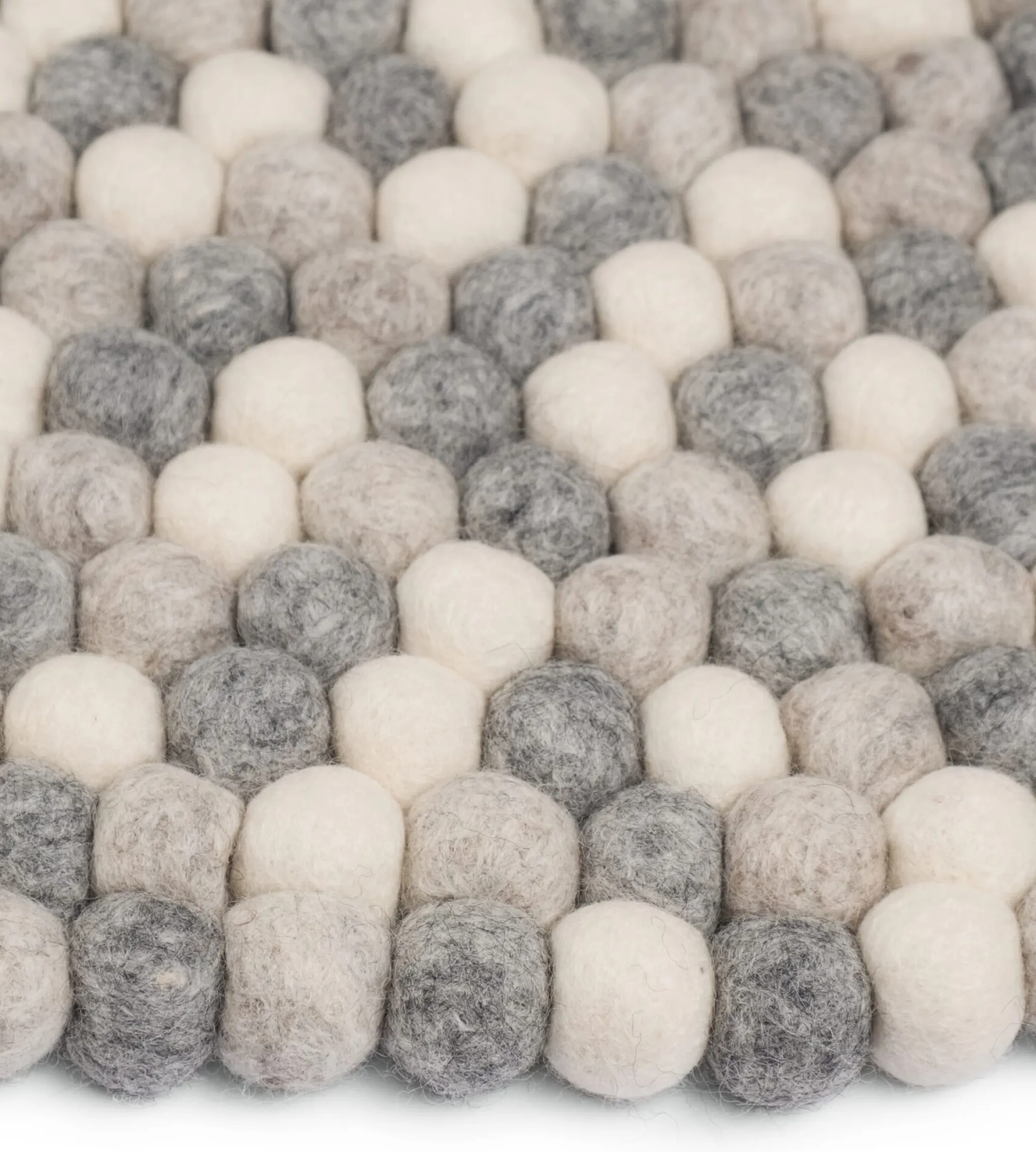 Teppiche * myfelt Filzkugelteppich