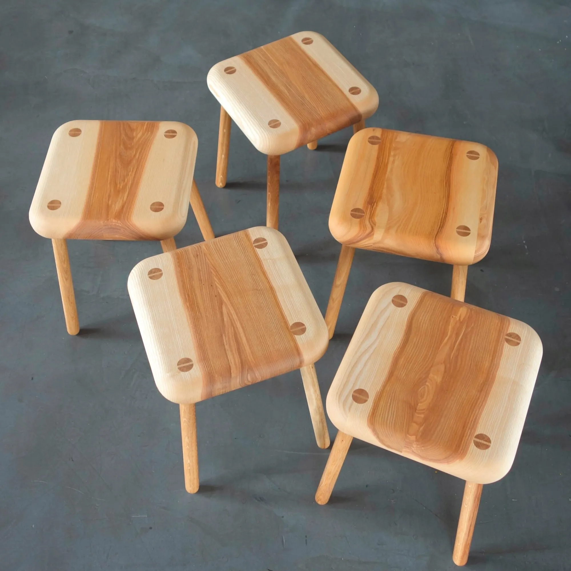 Sitzmöbel * Auerberg Hocker Eschen- und Eichenholz