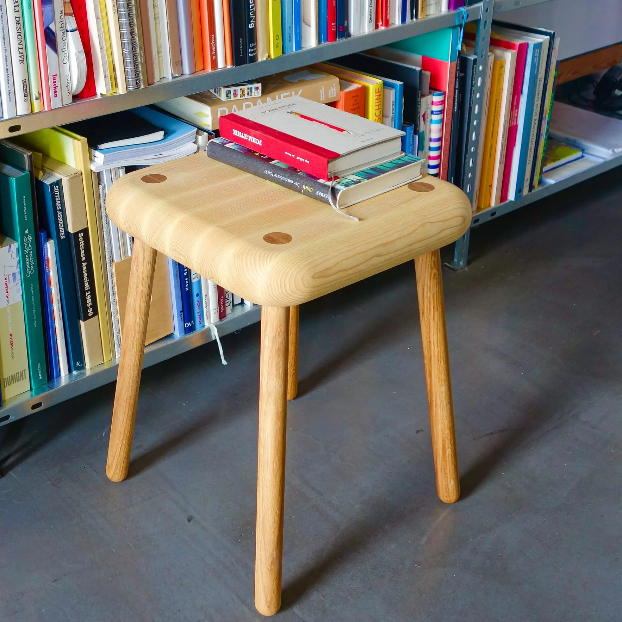 Sitzmöbel * Auerberg Hocker Eschen- und Eichenholz