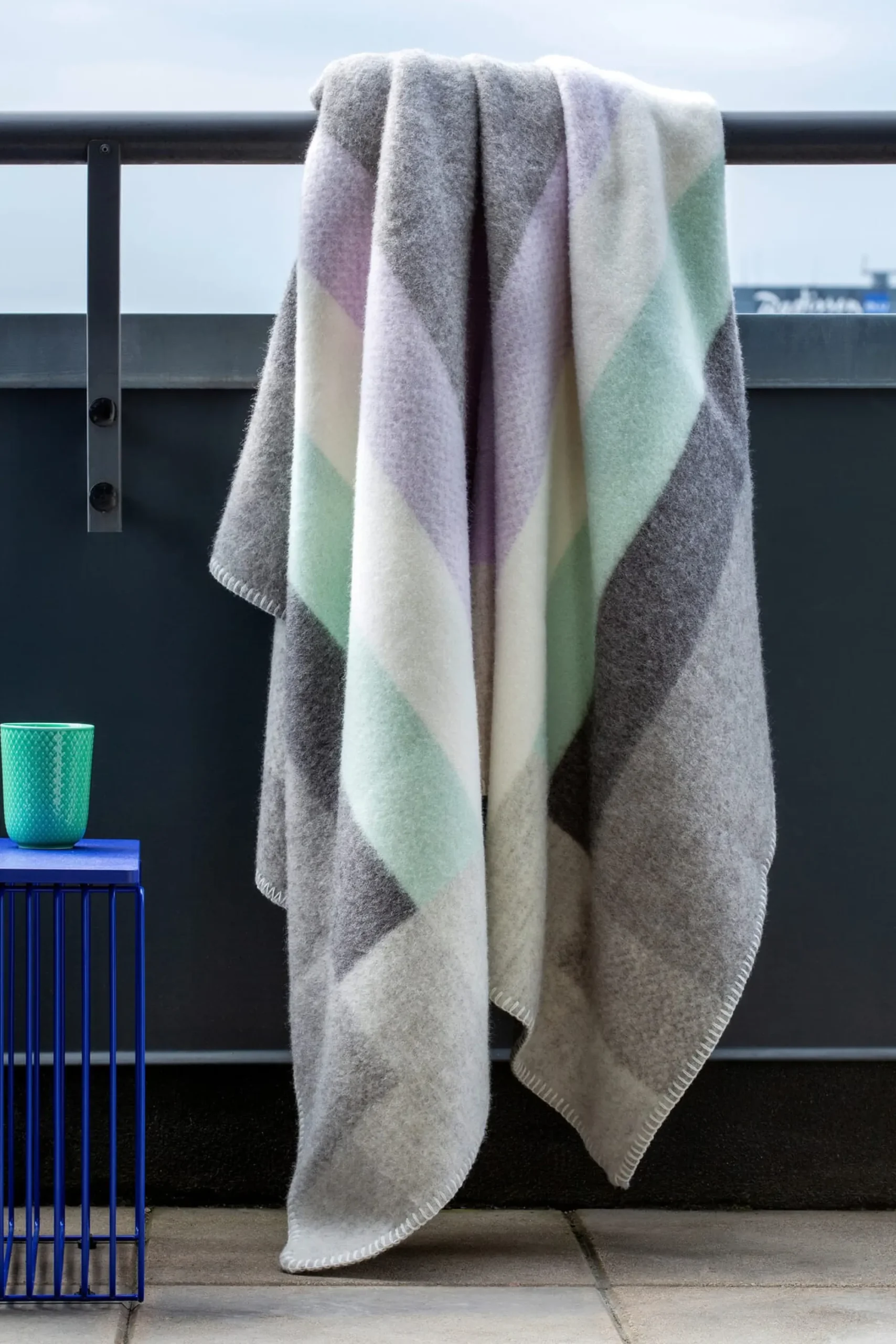 Decken * Røros Tweed Lammwolldecke Bauhausstil Grau