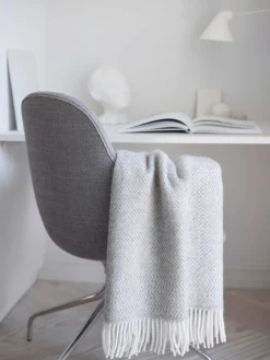 Decken * Røros Tweed Lammwolldecke Zickzack-Streifen Kattefot