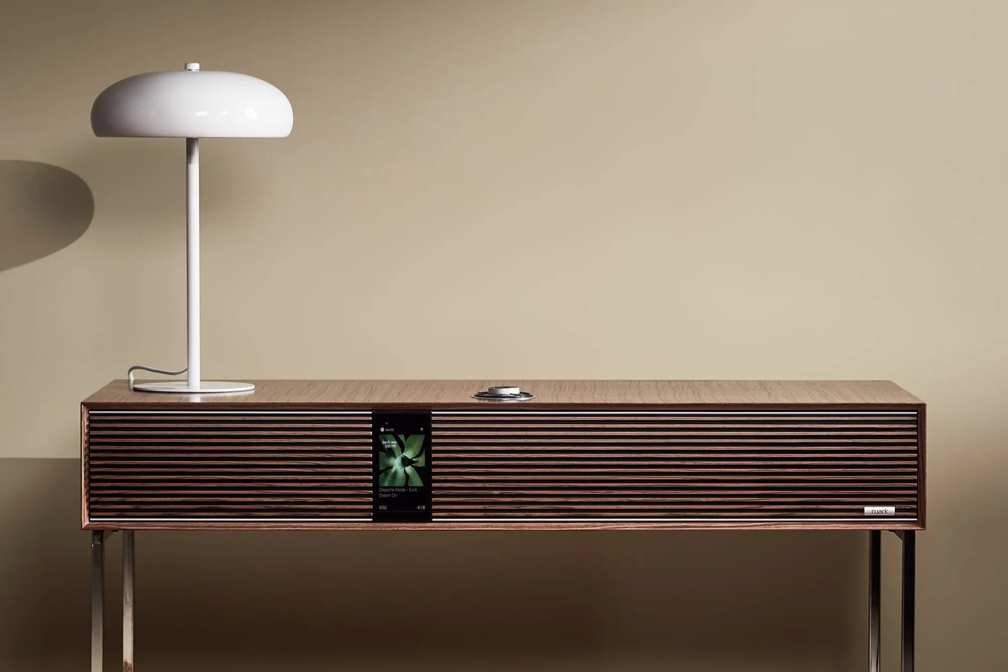 Wecker|Stereophonie * Ruark Audio R810