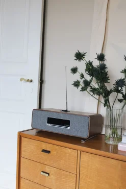 Wecker|Stereophonie * Ruark Audio Tisch-Stereoanlage R3S Nussbaum