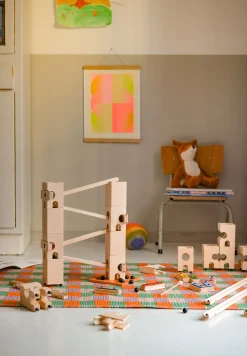 Holzspielzeug|Konstruktionsspiele * Stiftung Weizenkorn Xyloba orchestra Klingende Kugelbahn